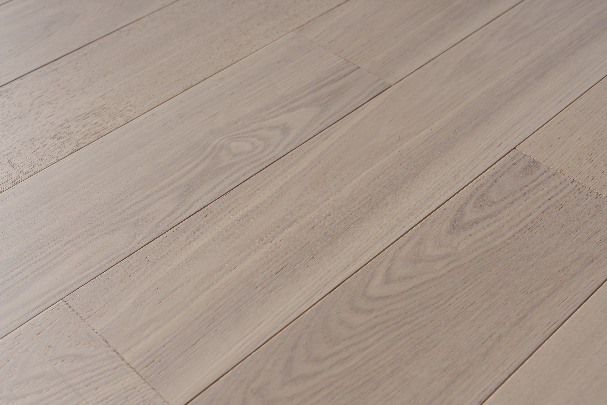 Паркетная доска AmberWood Фьюжен Ясень Беленый Рустик браш, лак 909х125х14 мм (0,909 м2/упак)